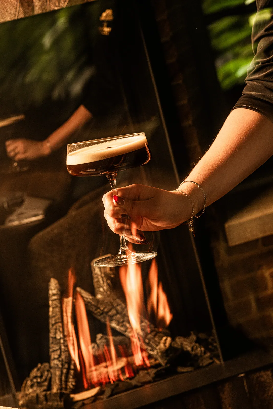 Een espresso martini bij het haardvuur